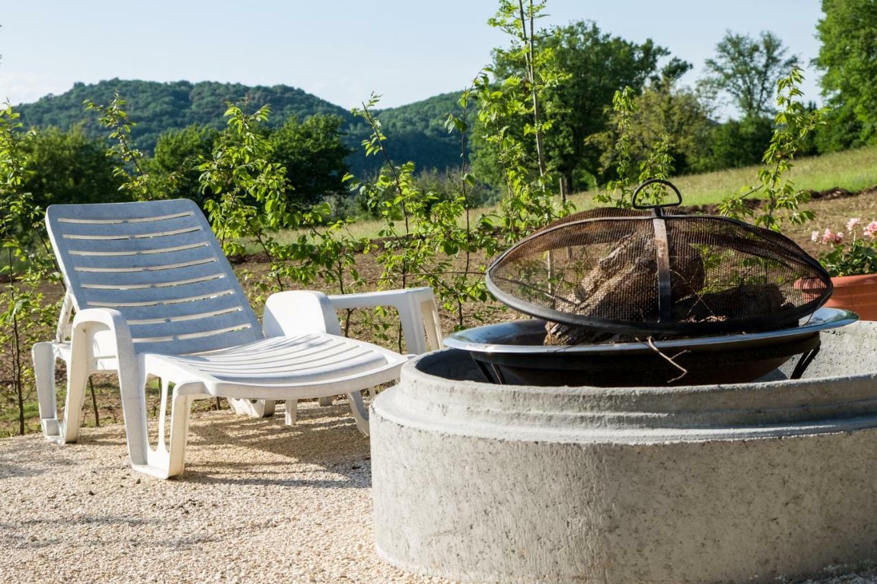 Gite Le Noyer - L'Ancien Vignoble Saint-Julien-de-Lampon ภายนอก รูปภาพ