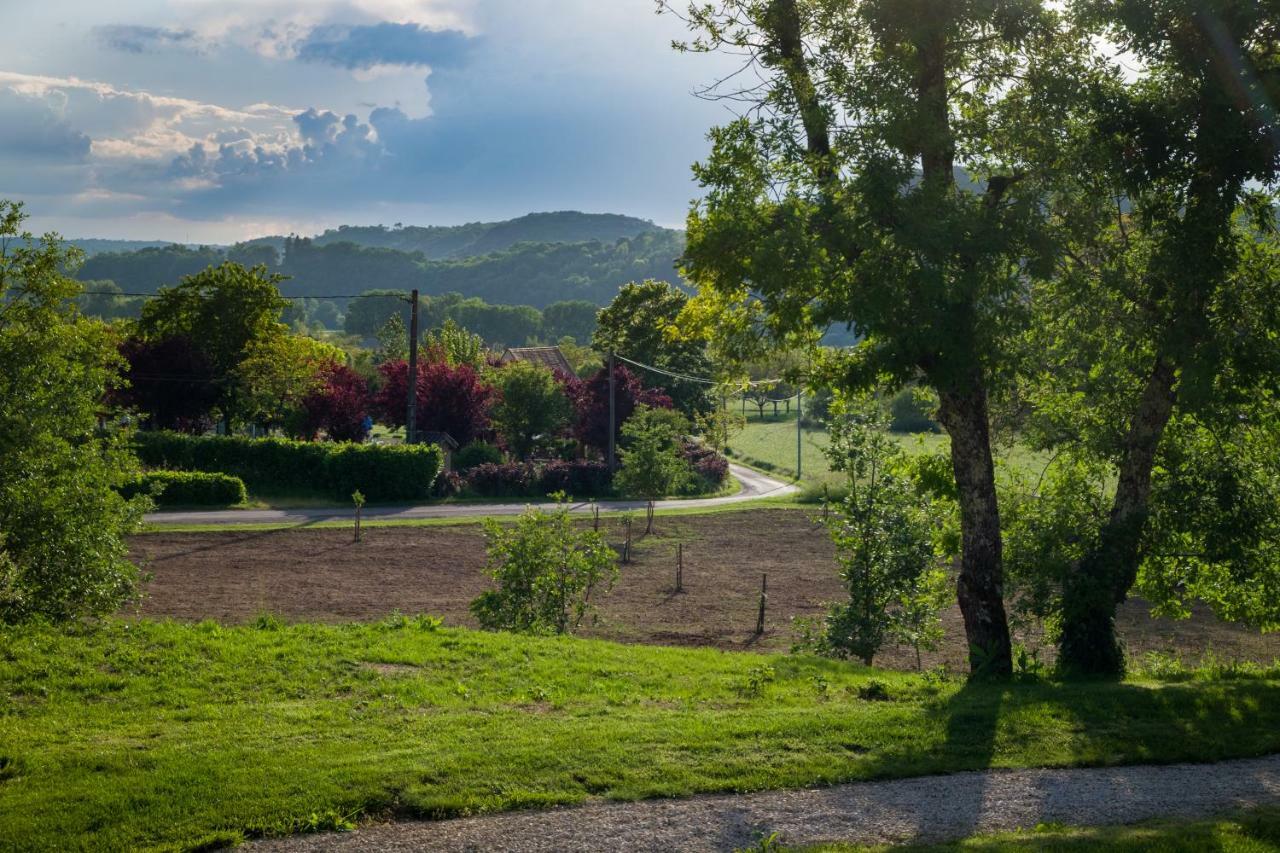Gite Le Noyer - L'Ancien Vignoble Saint-Julien-de-Lampon ภายนอก รูปภาพ